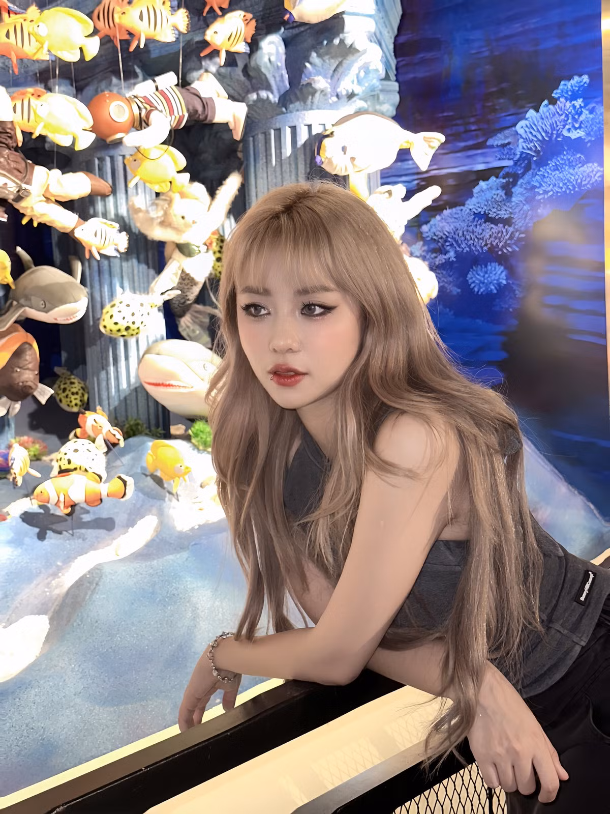 Misthy bất ngờ đổi phong cách khi để tóc dài và chăm diện các trang phục phong cách "bánh bèo".