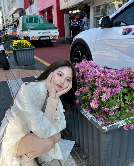 Cô nàng còn sở hữu khuôn mặt xinh xắn ngọt ngào ai nhìn cũng bị mê hoặc.