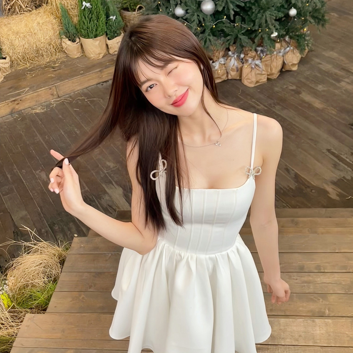 Cô nàng 9X này hiện đang có hơn 370 nghìn lượt theo dõi trên nền tảng TikTok. Ngoài ra, trên mạng xã hội Instagram và Facebook, cô nàng cũng đang có hơn 20 nghìn lượt theo dõi.