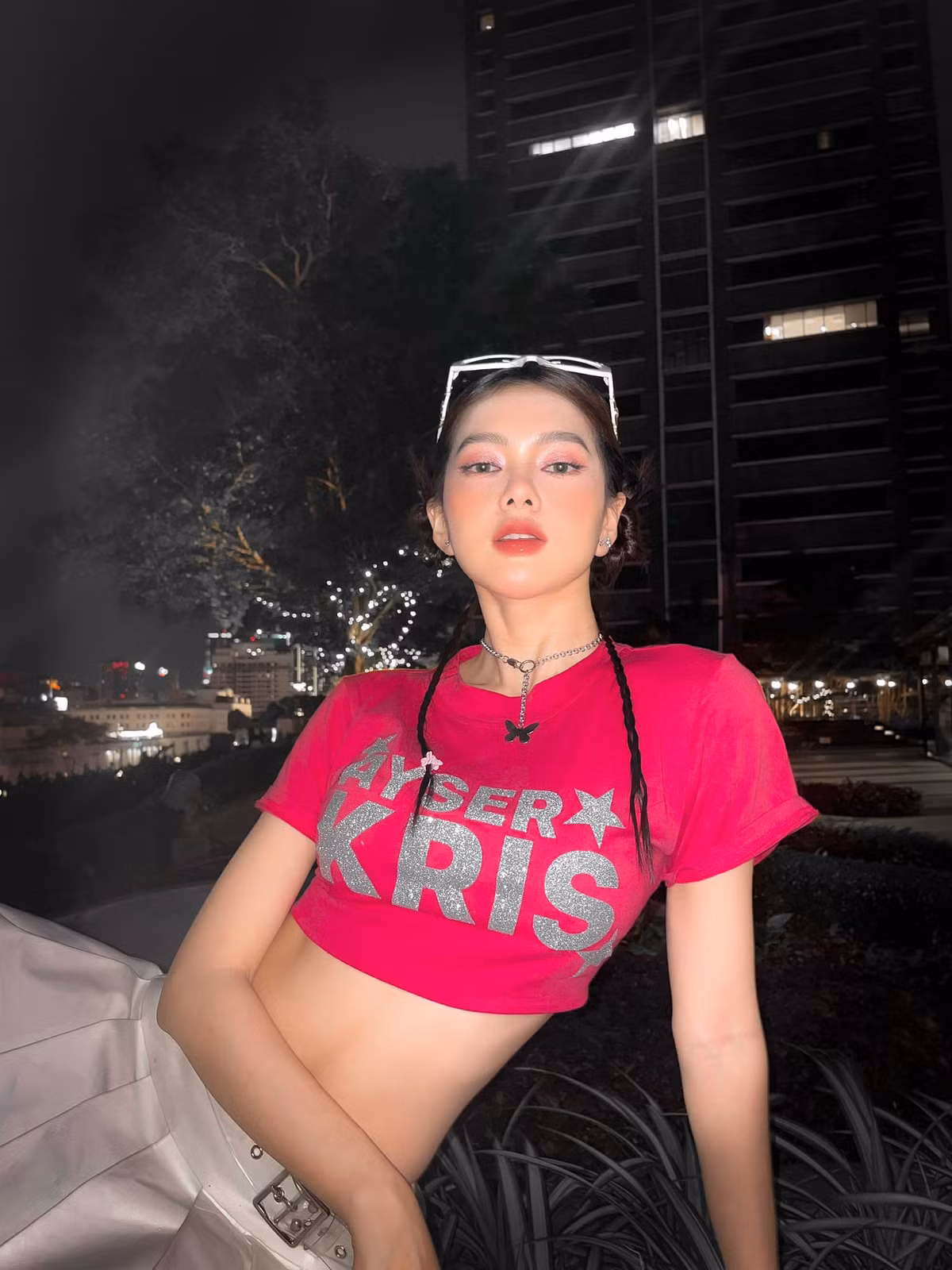 Mặc dù không có chiều cao vượt trội nhưng từng đường nét cơ thể cô rất hài hòa.