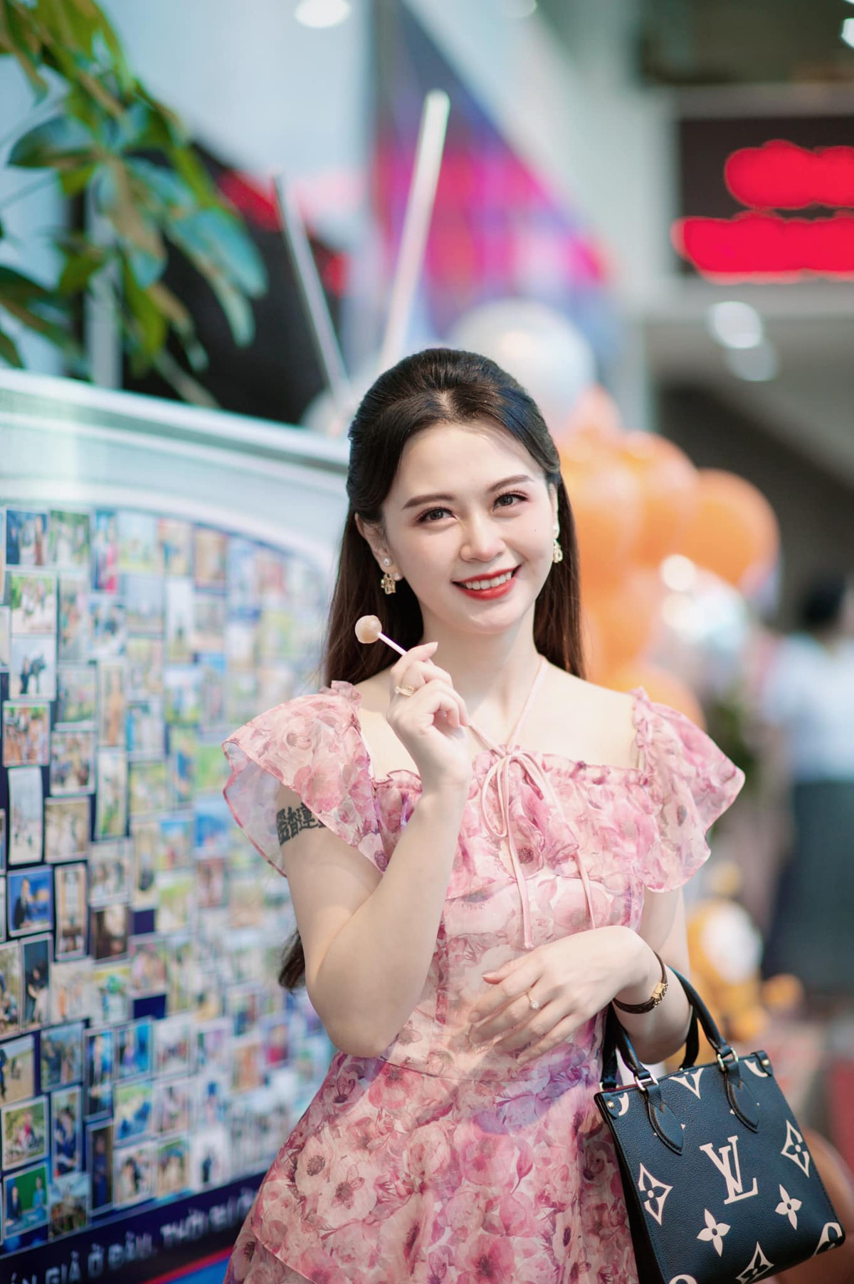 Dương Phan Hương Liên (SN 1986, Hà Nội) là một trong những người dẫn kỳ cựu của bản tin thời tiết trên sóng VTV.