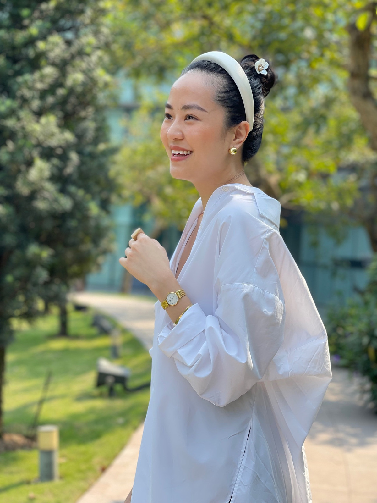 Khác với hình ảnh chỉn chu trên sóng, nữ BTV ngoài đời theo đuổi phong cách thời trang thanh lịch, sành điệu, trẻ trung hơn.