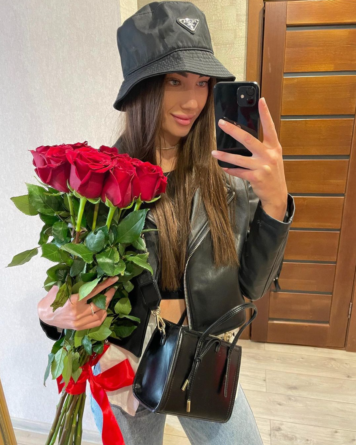 Những hình ảnh được người đẹp này chia sẻ lên mạng xã hội Instagram luôn nhận về lượng tương tác cao.