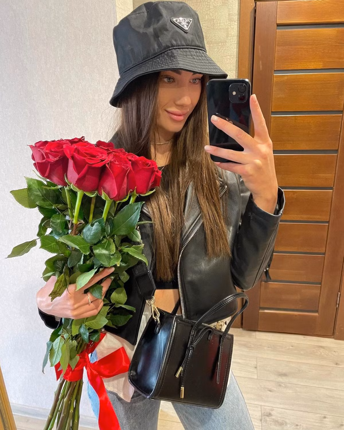 Những hình ảnh được người đẹp này chia sẻ lên mạng xã hội Instagram luôn nhận về lượng tương tác cao.