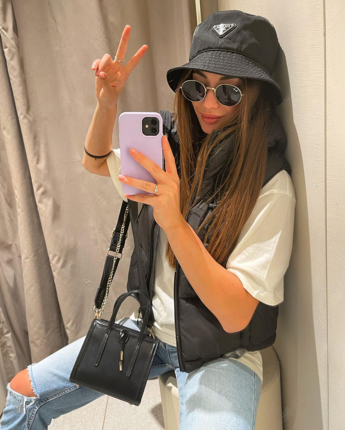 Mỹ nhân này hiện là vận động viên bóng chuyền của CLB Filathlitikos GS Prevezas tại Hy Lạp.