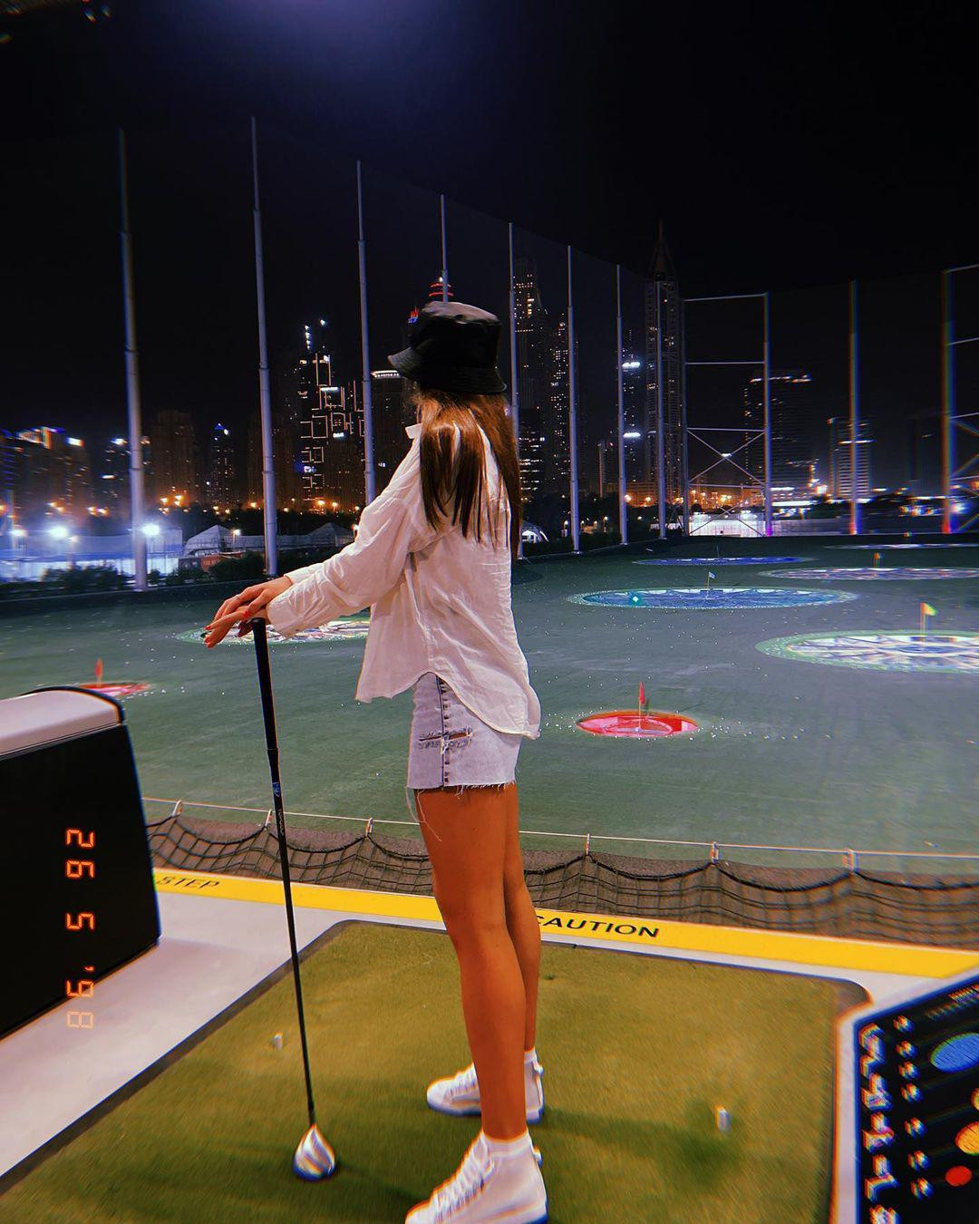 Auramchyk là một thần tượng sắc đẹp của bóng chuyền Belarus. Hiện cô sở hữu lượng fan hâm mộ đông đảo.