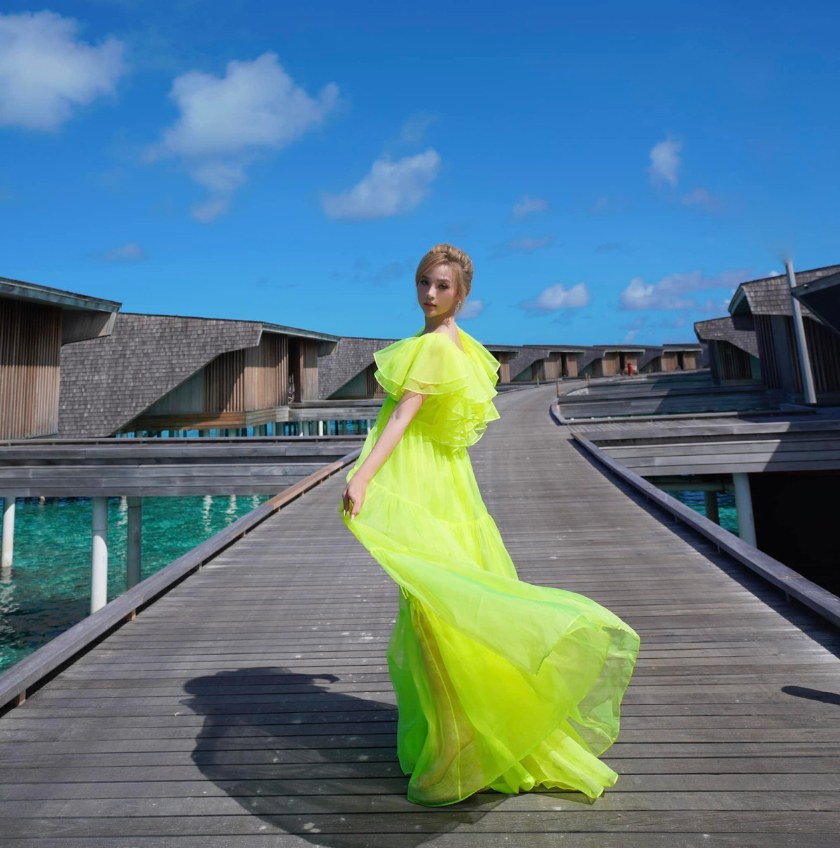 Cô từng "khoe" chiếc túi hàng hiệu trị giá hơn 100 triệu đồng được mẹ chồng tặng. Huyền Baby cũng từng nói: "Con bé trộm vía được cái nhà chồng ai cũng yêu thương".