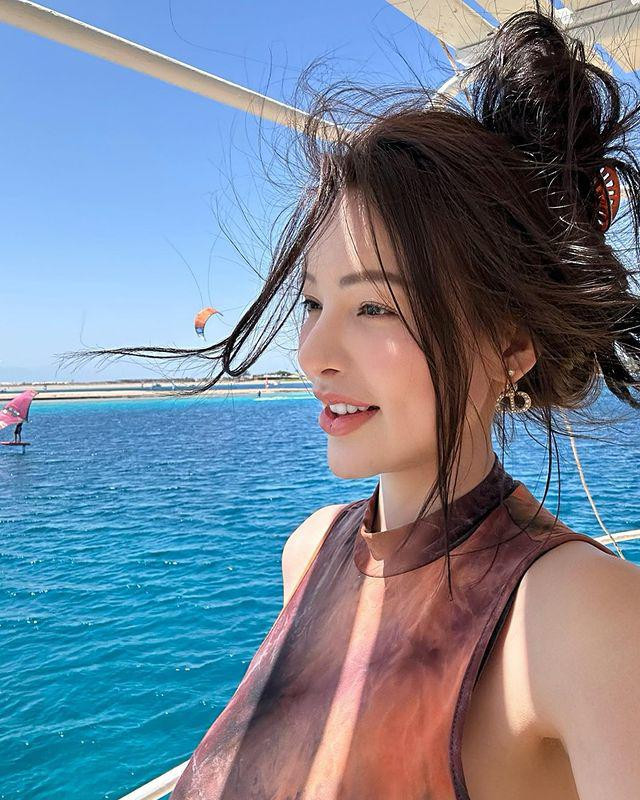 Sunshine Guimary từng được bình chọn là gương mặt nóng bỏng nhất tạp chí đàn ông FHM.