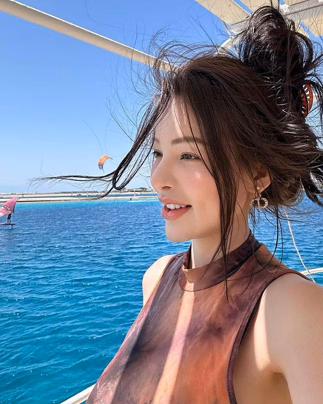 Sunshine Guimary từng được bình chọn là gương mặt nóng bỏng nhất tạp chí đàn ông FHM.