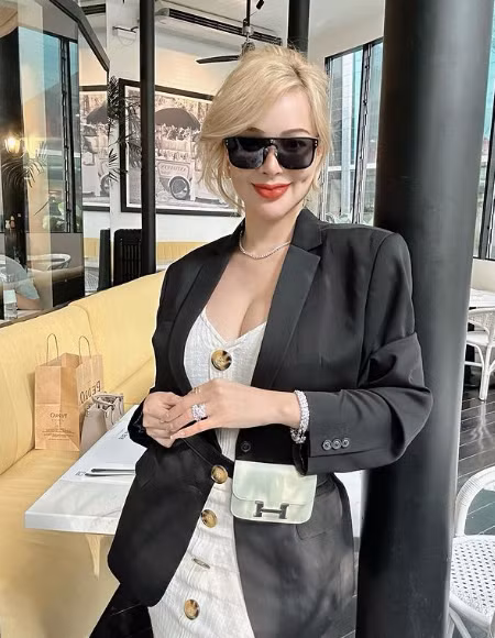 Hot girl lai sở hữu vóc dáng được ví như thần vệ nữ, với body đẹp đầy đặn, nóng bỏng và gương mặt xinh xắn.