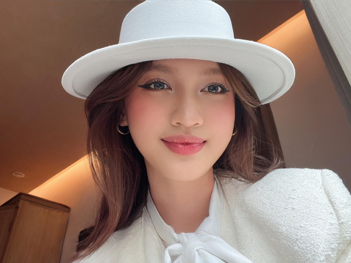 Bên cạnh những hoạt động nghệ thuật, Mai Tây còn được cư dân mạng chú ý bởi chuyện tình lãng mạn với thiếu gia Sài thành. Người yêu của Mai là Hoàng Khang - một rich kid có tiếng ở TP. Hồ Chí Minh.