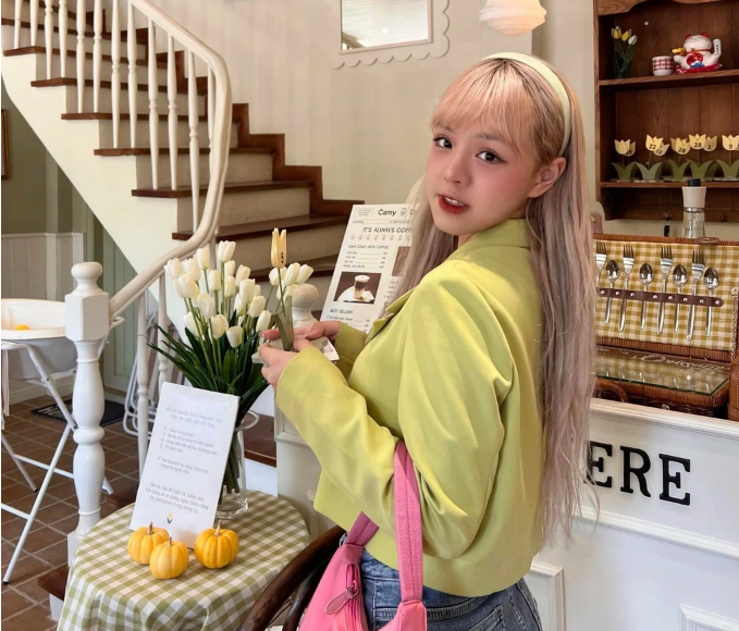 Ngoài vai trò là MC eSports, Ngô Thảo Trang còn là mẫu ảnh, người dẫn chương trình cho các sự kiện khác.