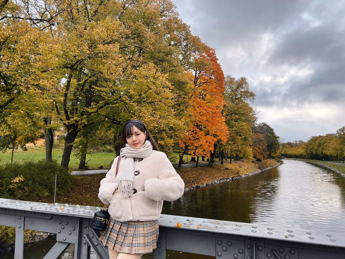 Nhờ nét đẹp được ví như búp bê, Thảo Trang từng được các trang báo mạng của Trung Quốc, Thái Lan ca tụng.