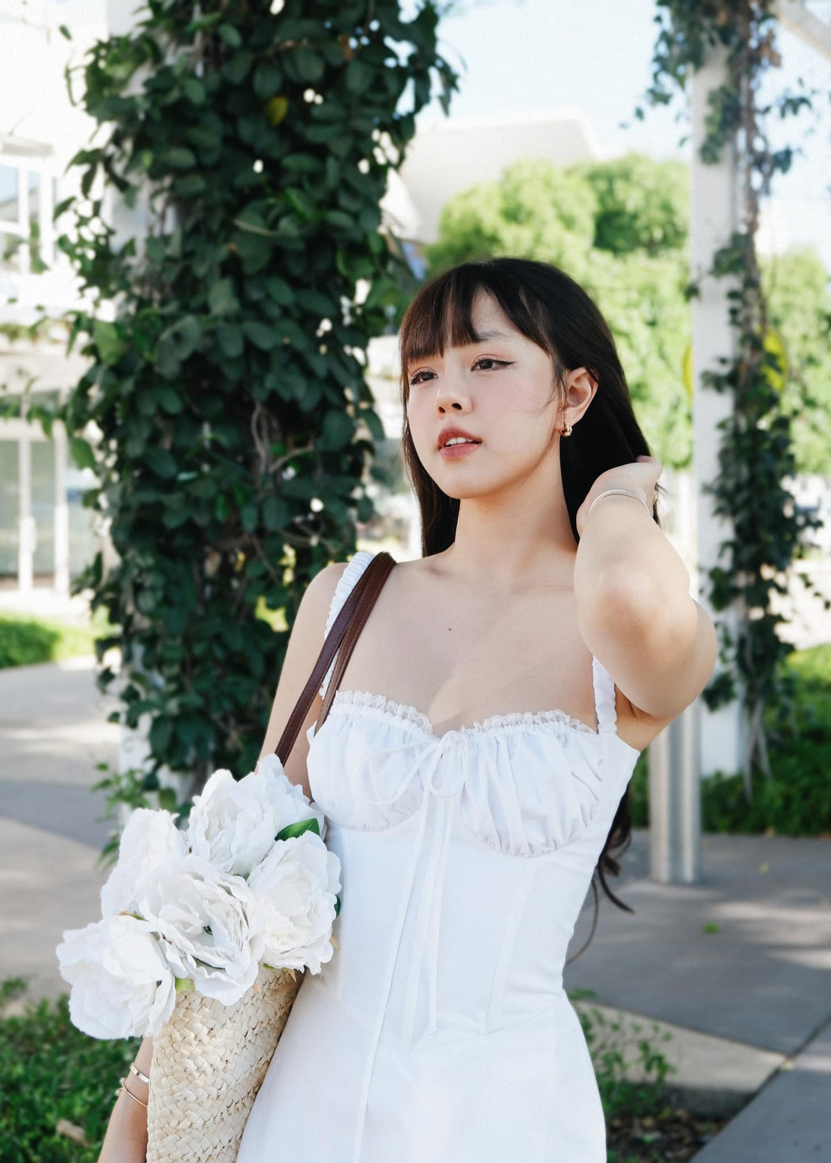 Vừa qua, Ngô Thảo Trang gây chú ý khi có đám cưới đẹp như mơ cùng bạn trai Việt kiều. Hậu đám cưới, người đẹp đang tận hưởng khoảng thời gian ngọt ngào bên chồng.