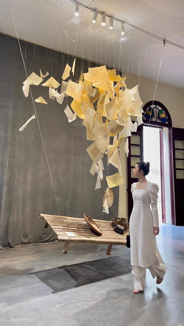 Hàng năm, cứ mỗi khi mùa Tết cận kề là giới trẻ khắp nơi rủ nhau đi chụp những bộ ảnh áo dài đậm không khí truyền thống. Ảnh: Internet