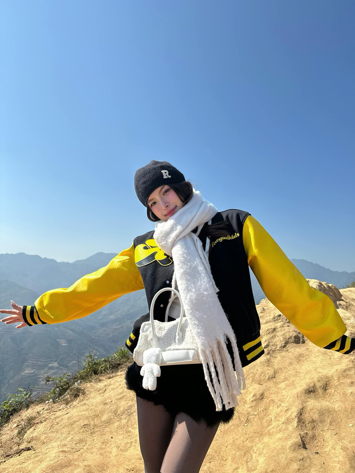 Cô được mệnh danh là: "Hot girl kính cận", "Hot girl Kiến trúc"... vì vừa xinh đẹp, tài giỏi lại có ngoại hình ấn tượng được nhiều người ngưỡng mộ.