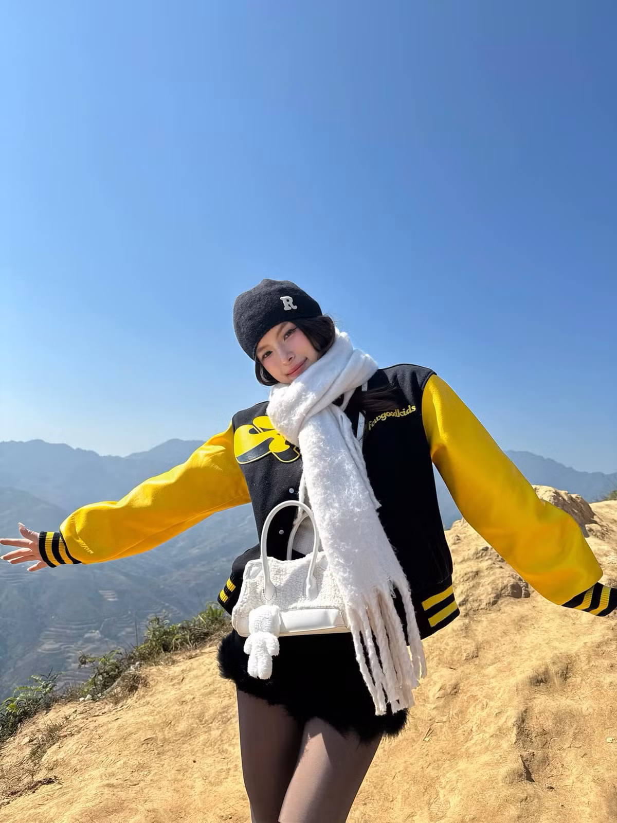 Cô được mệnh danh là: "Hot girl kính cận", "Hot girl Kiến trúc"... vì vừa xinh đẹp, tài giỏi lại có ngoại hình ấn tượng được nhiều người ngưỡng mộ.