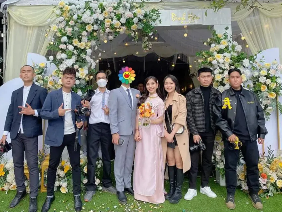 Ở thời điểm đó, đám hỏi của Nhật Lê cũng rất rình rang với sính lễ 8 cây vàng, 1 dây chuyền vàng, 1 dây chuyền kim cương, 1 lắc vàng.