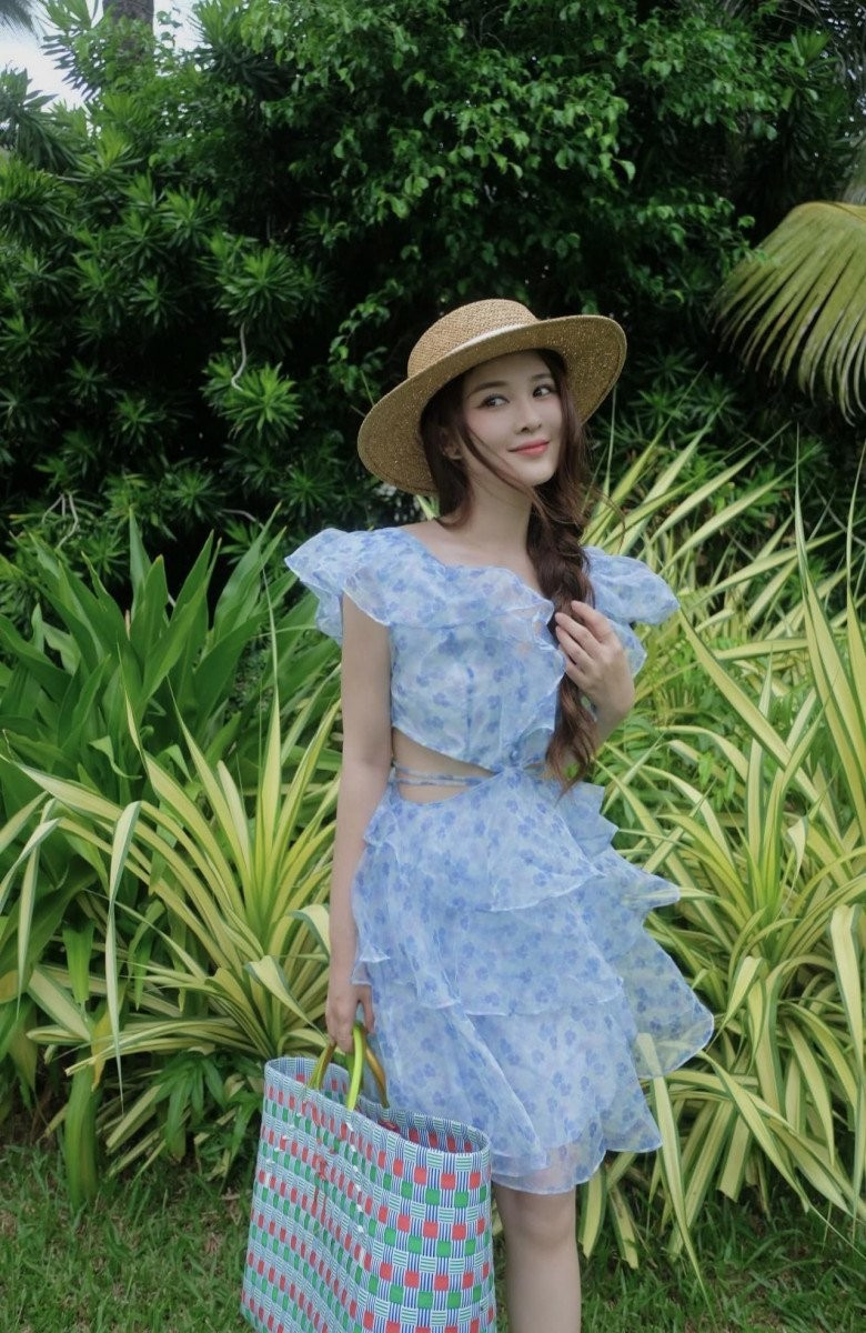 Có gương mặt bầu bĩnh, mắt to tròn và gắn liền với đồng phục học sinh, nhiều người mặc định Ribi Sachi chỉ ngoài 20. Thực tế, cô nàng sinh năm 1990 và hiện tại đã 33 tuổi.