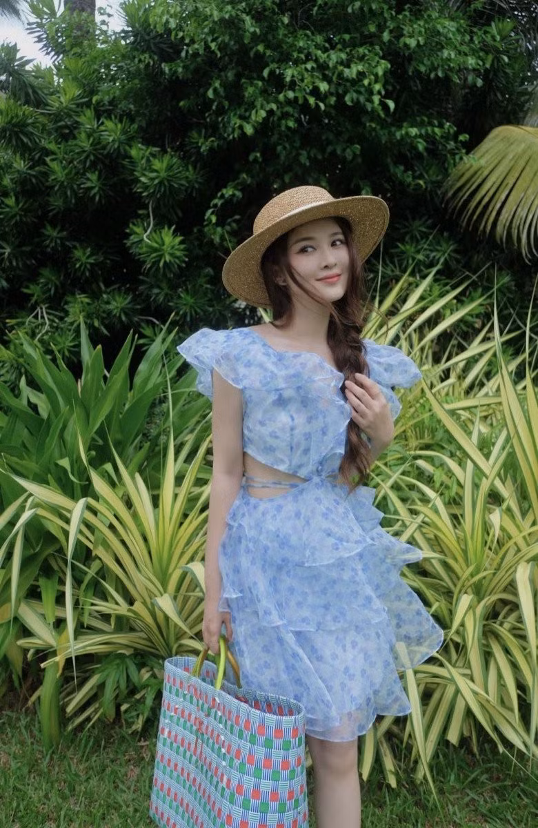 Có gương mặt bầu bĩnh, mắt to tròn và gắn liền với đồng phục học sinh, nhiều người mặc định Ribi Sachi chỉ ngoài 20. Thực tế, cô nàng sinh năm 1990 và hiện tại đã 33 tuổi.