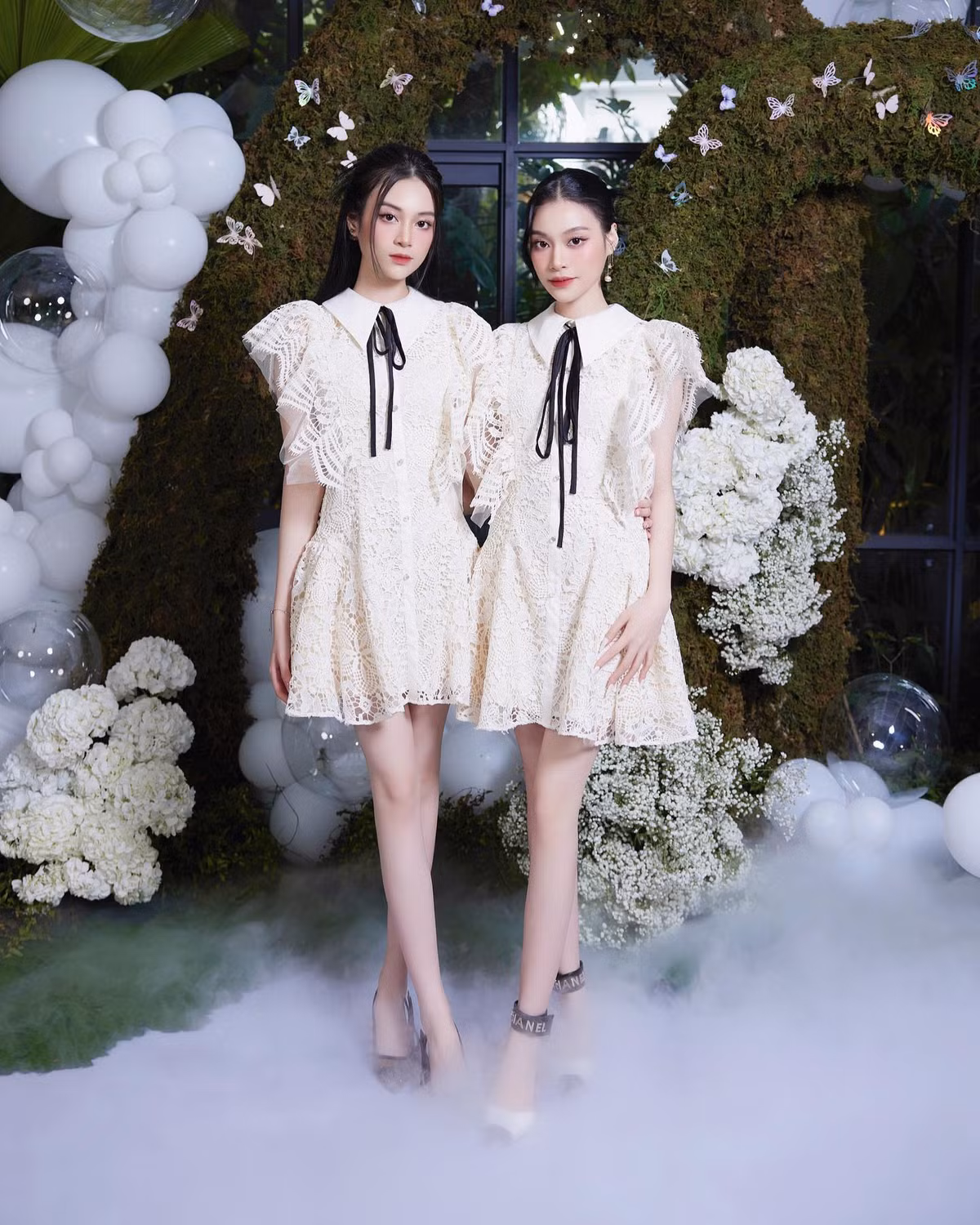 Ánh Vy và Nhật Vy còn được biết đến nhiều qua những đoạn clip đu trend khoe ảnh từ nhỏ đến lớn hay loạt clip “biến hình” khoe gu thời trang chất lừ.