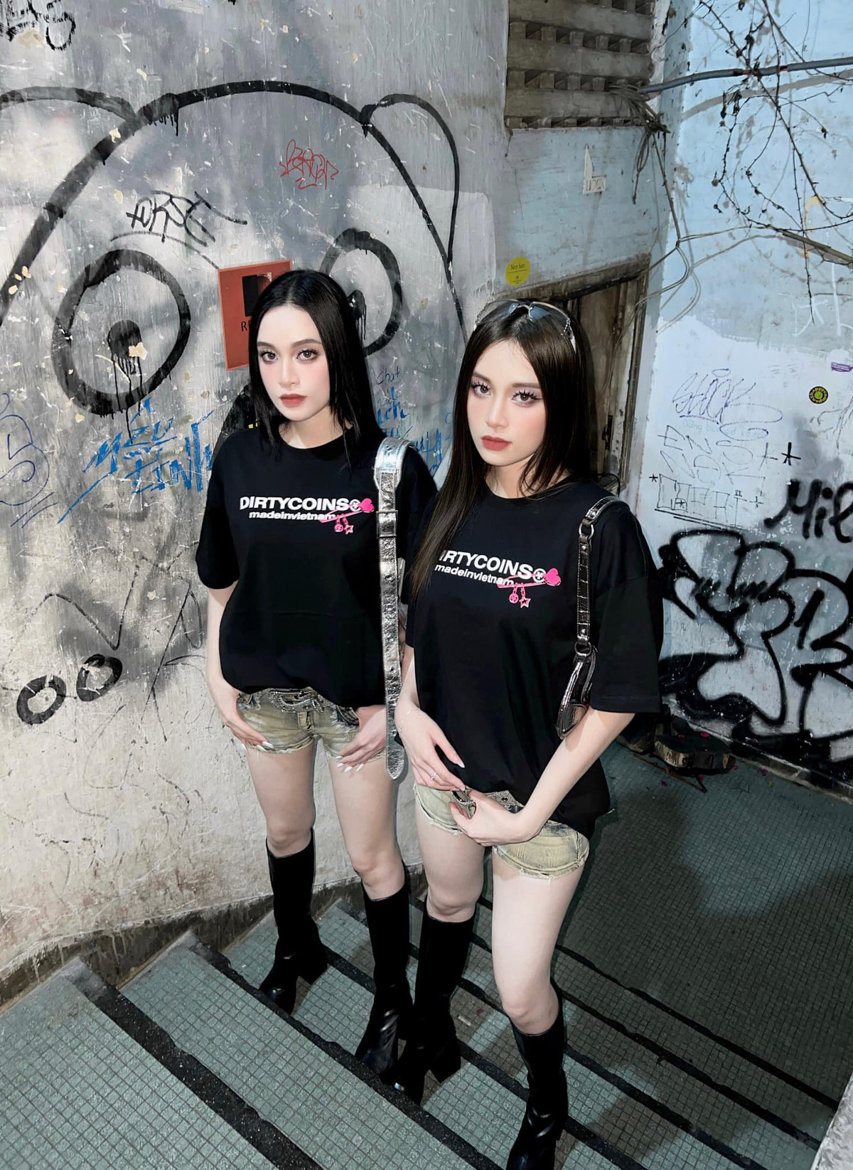 Đặc biệt hơn, điều khiến Ánh Vy và Nhật Vy được chú ý hơn cả vì là em gái ruột của hot boy Tuấn Dương.