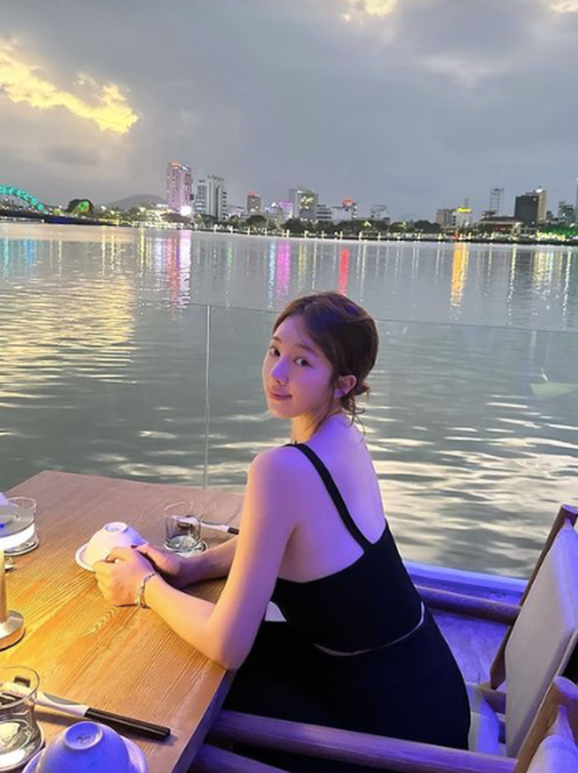 Những hình ảnh người đẹp check in tại Đà Nẵng nhanh chóng gây chú ý nhờ nhan sắc.