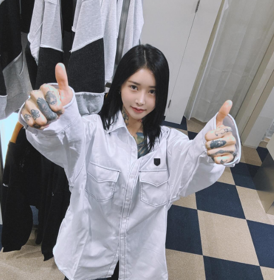 Người đẹp sinh năm 1994 càng nhận được nhiều sự quan tâm hơn khi cô đã làm mẹ.