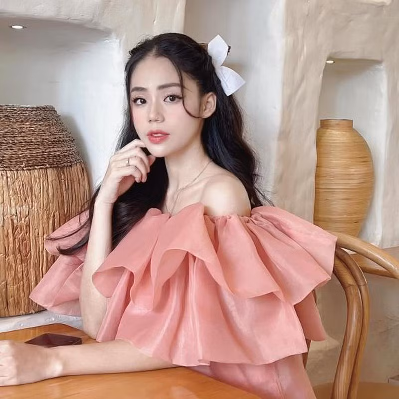 Hiện, "thánh cover" Hương Ly đang sở hữu lượng người theo dõi "khủng" trên mạng xã hội khiến nhiều người ngưỡng mộ.