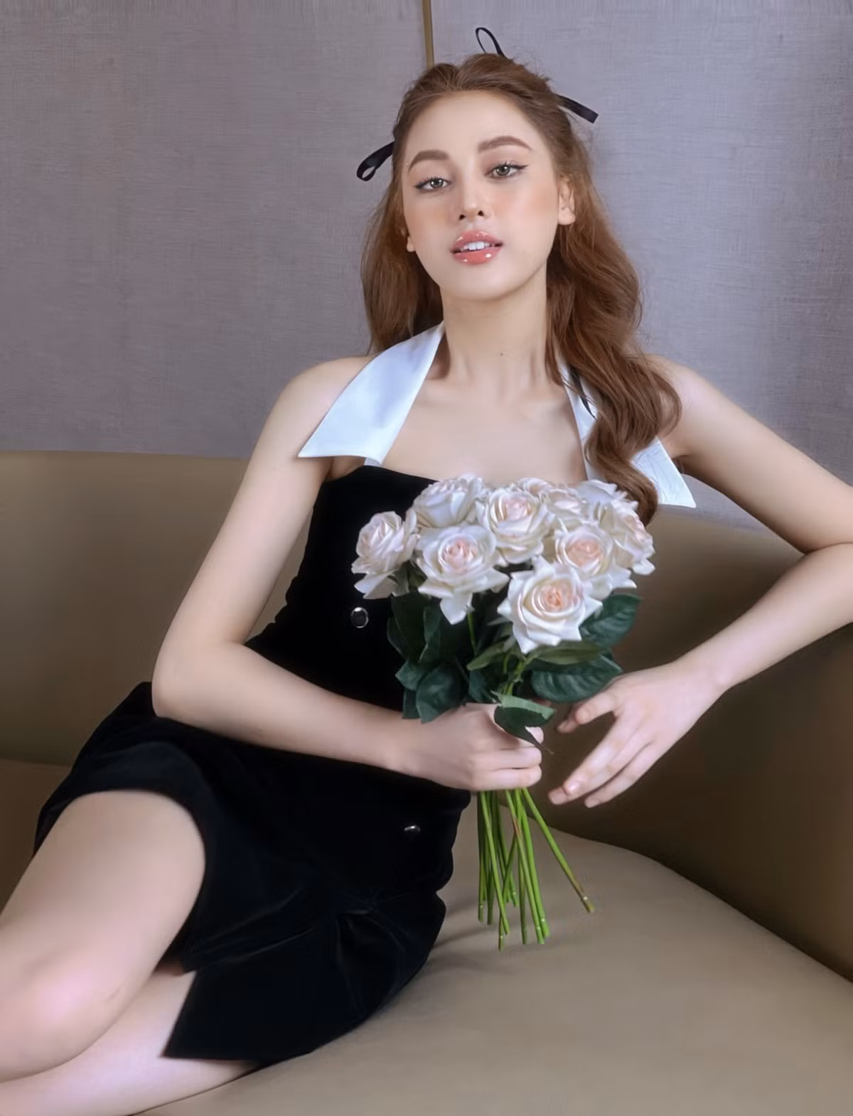 Cô là người mẫu ảnh, có nét giống với mỹ nhân nổi tiếng người Philippines - Marian Rivera. Hiện tại, cô sinh sống và hoạt động tại TPHCM.