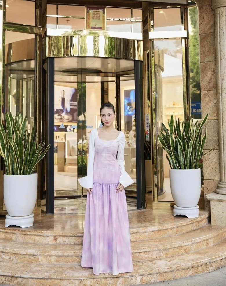 Mai Hồ xinh đẹp như hot girl, không có nét gì giống một người mẹ đã có cậu con trai lớn 12 tuổi và cô con gái 5 tuổi.