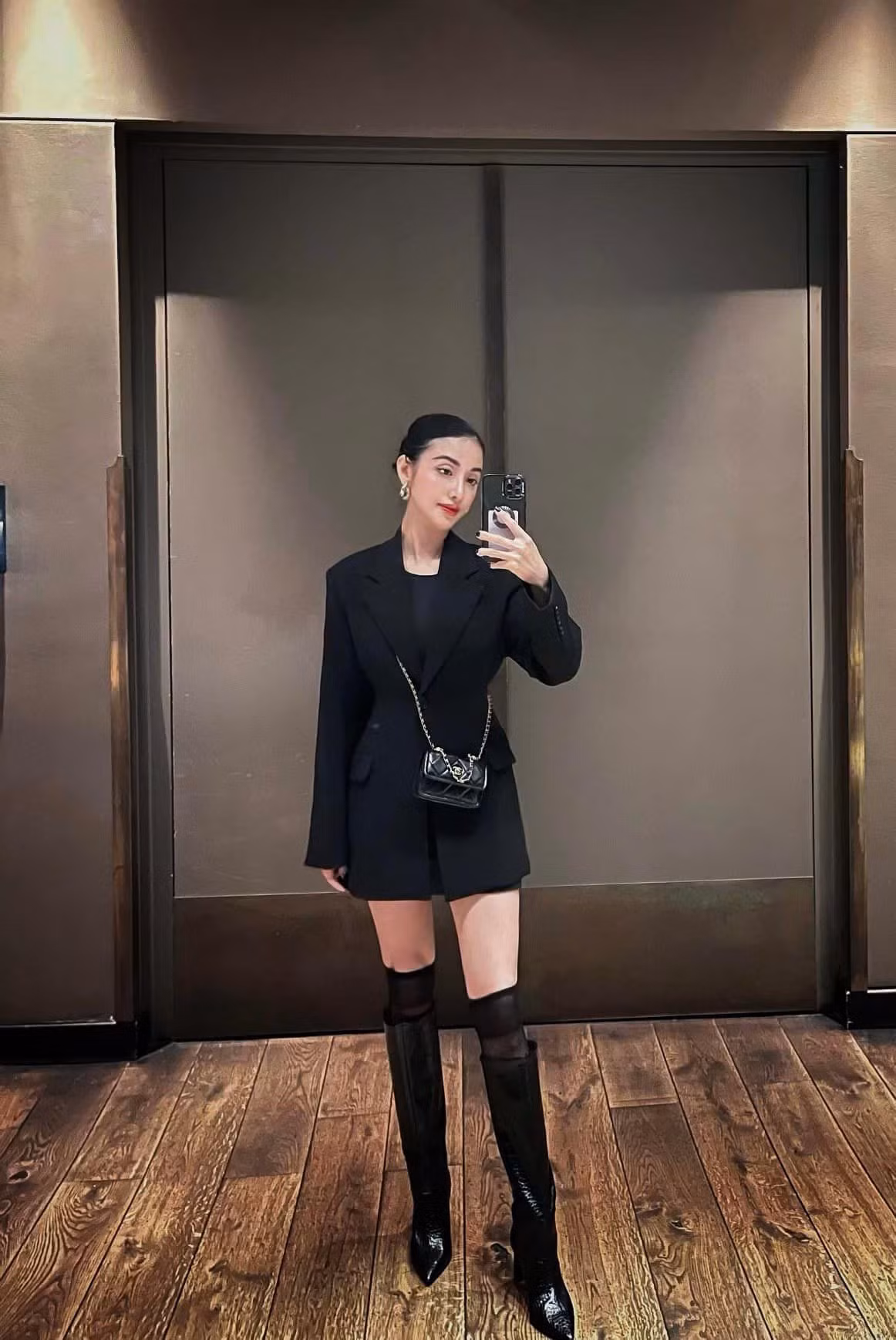 Cuộc sống hôn nhân của Mai Hồ còn khiến nhiều ngưỡng mộ bởi sự giàu có, sang chảnh.