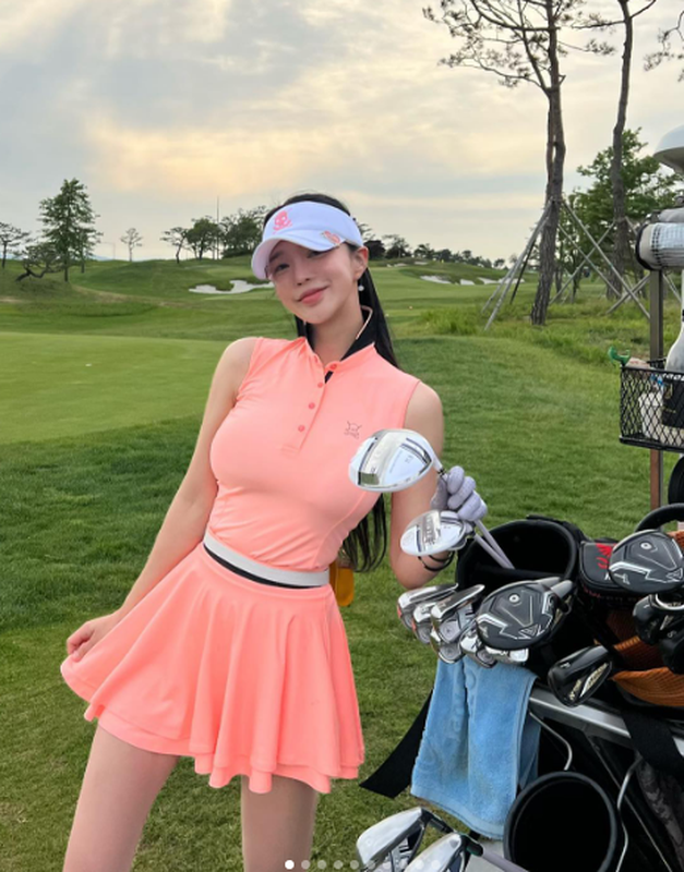 Choi In Hye từng giành nhiều thứ hạng cao trong các cuộc thi về nhan sắc và thể hình.