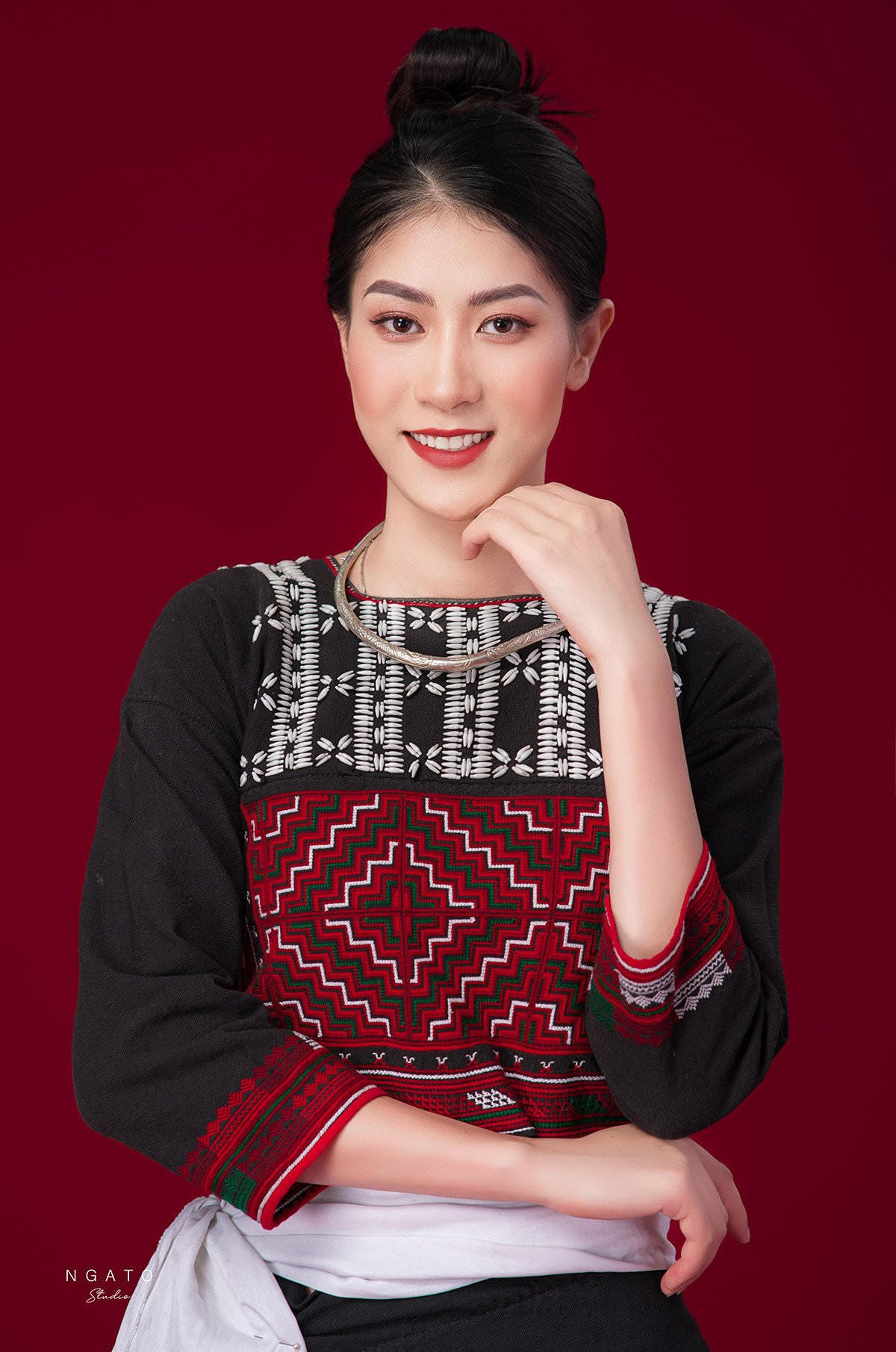 Ngoài ra, nữ VĐV bóng chuyền được lên báo chí nước ngoài. Cụ thể, trang Sanook còn đăng tải một số hình ảnh của Kiều Trinh, thu hút sự quan tâm của người hâm mộ Thái Lan.