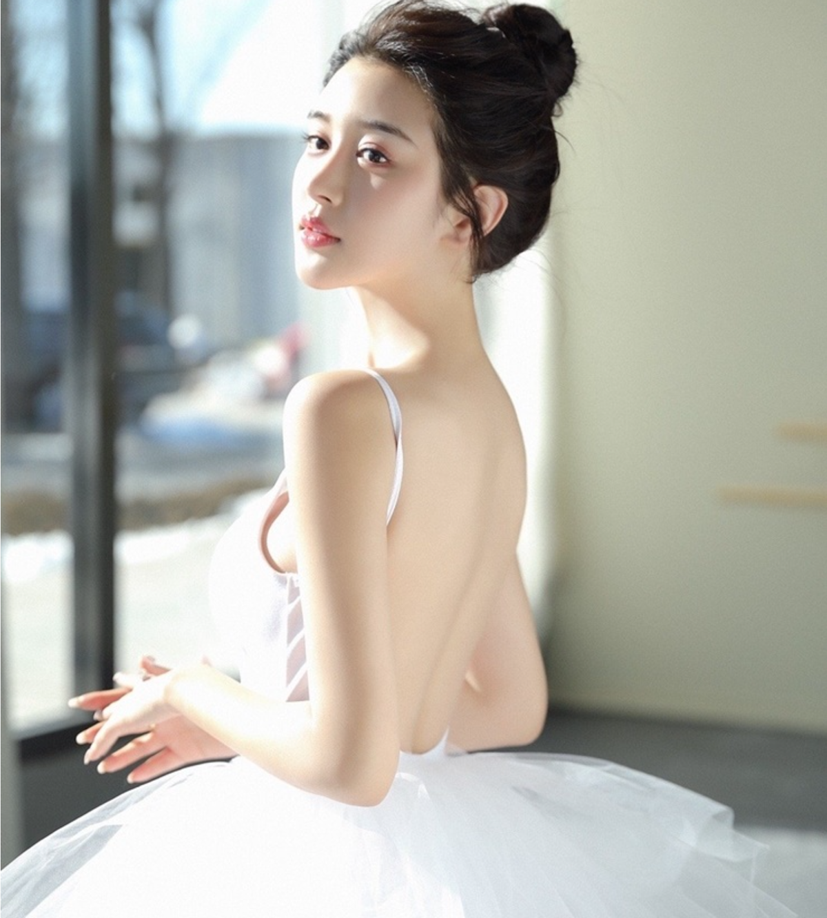 Mặc dù không phải người nổi tiếng nhưng người đẹp nhận được khá nhiều sự quan tâm.