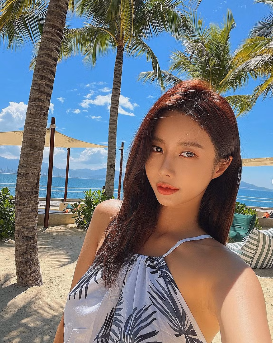 Hot girl Hàn Quốc này từng ghé thăm Nha Trang, Việt Nam hồi cuối năm 2023. Cô chia sẻ nhiều khoảnh khắc vui chơi tại đây lên trang cá nhân.