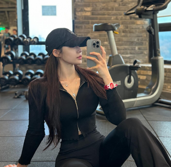 Cô được mời làm người mẫu cho nhiều chương trình thể hình cũng như những bộ ảnh thời trang nóng bỏng, quyến rũ.