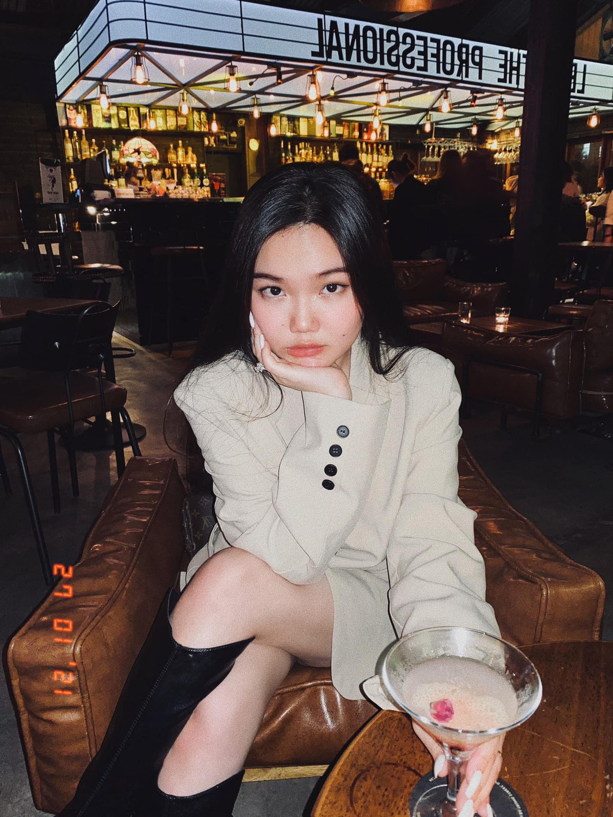 Được biết, Huỳnh Giao là ái nữ trong một gia đình ở miền Tây giàu có nhờ kinh doanh hải sản và khách sạn. Ảnh: FBNV