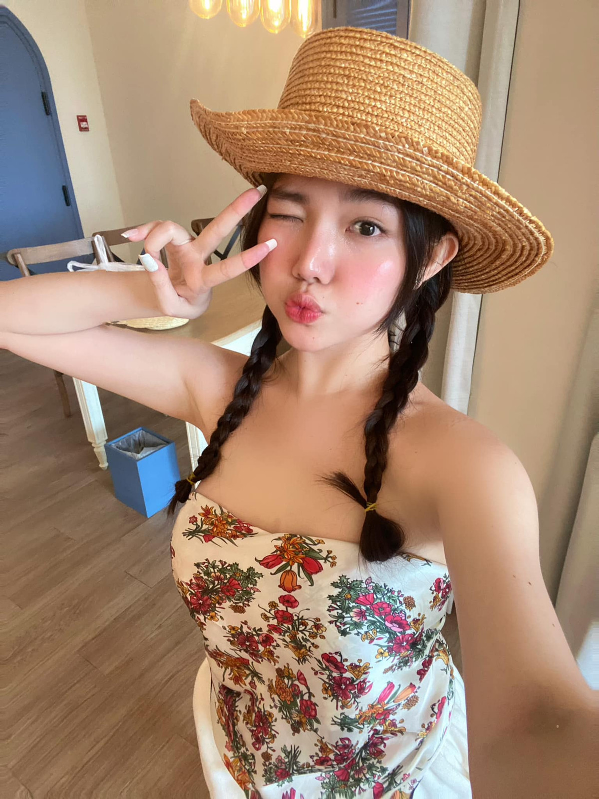 Sau 6 năm nổi tiếng trên mạng xã hội, rich kid Huỳnh Giao giờ đây đã trở thành một cô gái 23 tuổi trưởng thành và xinh đẹp hơn rất nhiều so với trước đây.