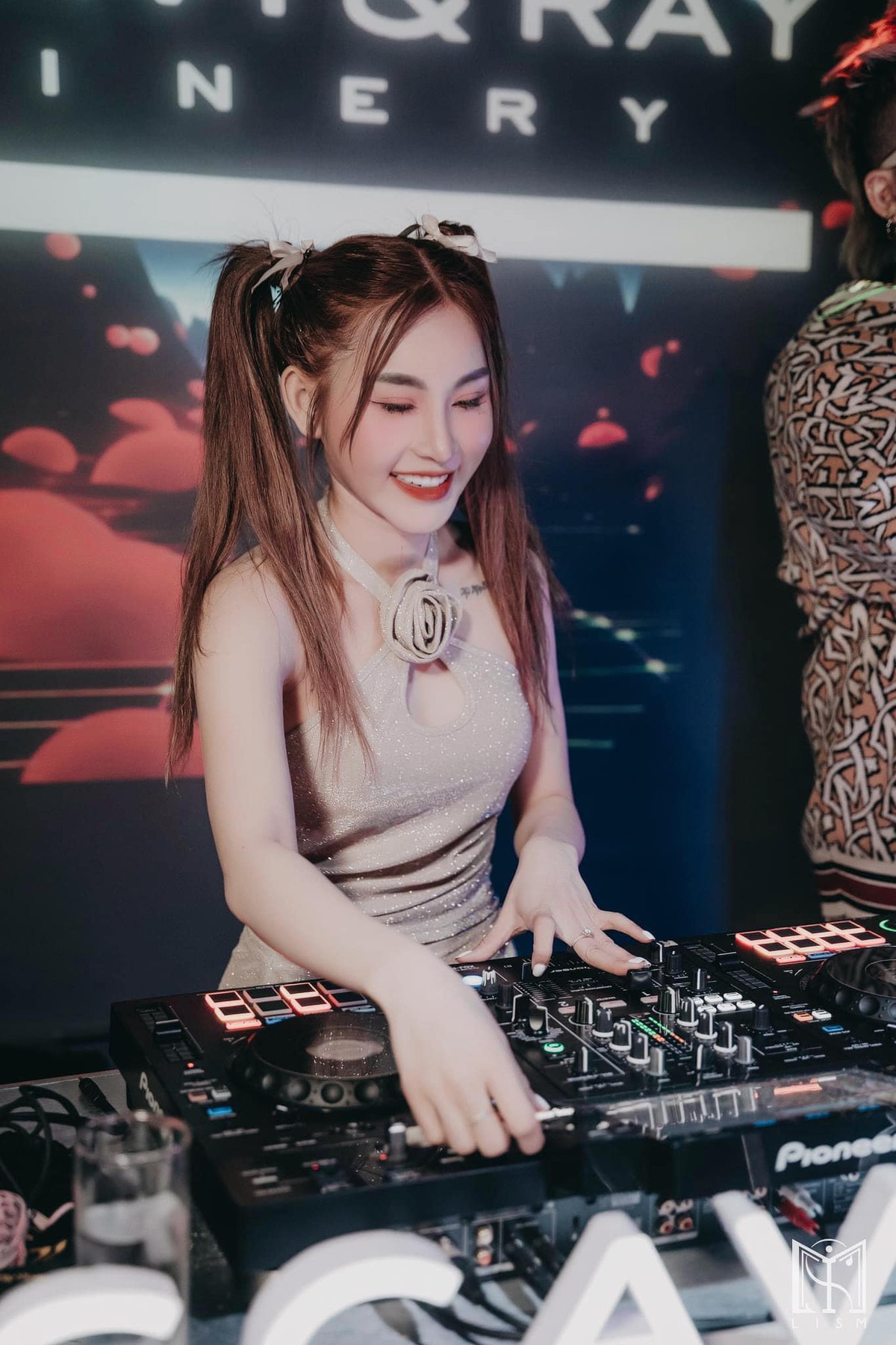 Cô thường xuyên chụp những bộ ảnh quyến rũ nhằm ghi lại thời điểm đẹp trong thanh xuân của chính mình.