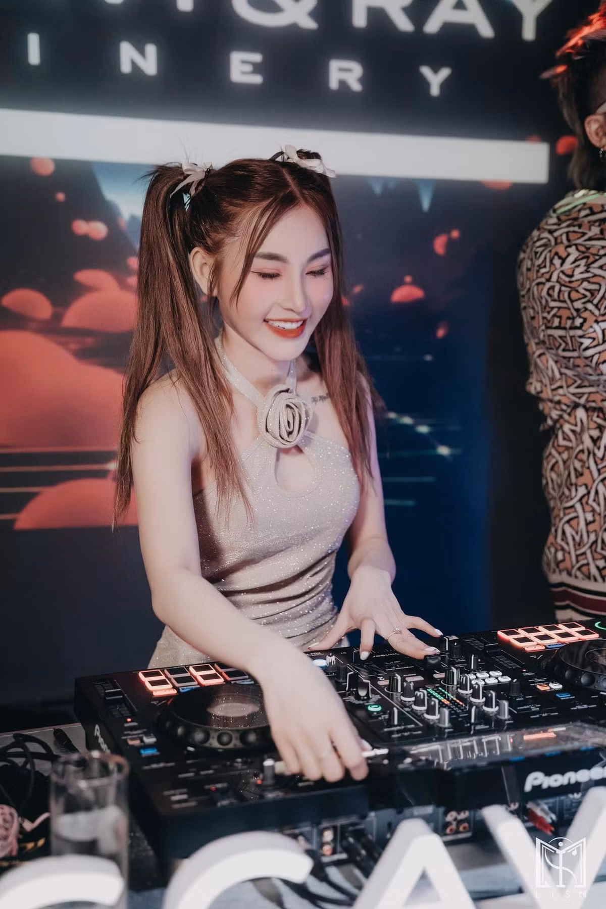 Cô thường xuyên chụp những bộ ảnh quyến rũ nhằm ghi lại thời điểm đẹp trong thanh xuân của chính mình.