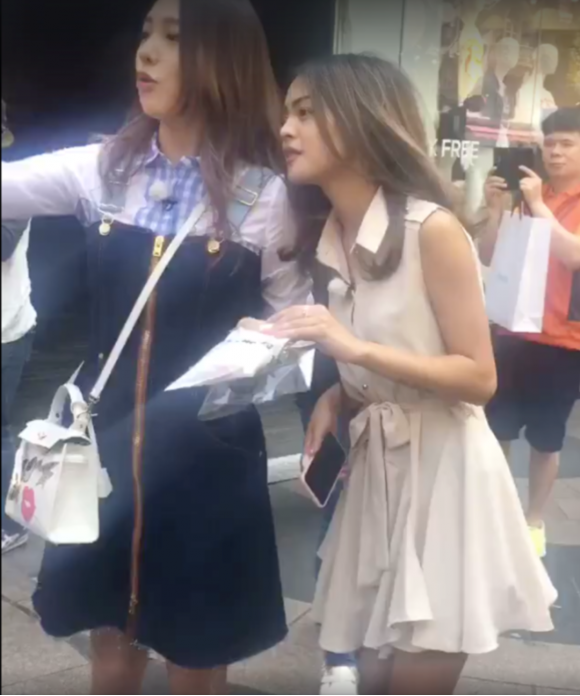 Vào tháng 5/2016, cư dân mạng truyền tay nhau một clip ghi lại hình ảnh của hot girl Lily Maymac tại Hàn Quốc. Những hình ảnh trong clip bất ngờ "tố" vóc dáng thật của cô nàng này nhỏ con và phong cách không được "chất" như ảnh trên mạng xã hội.