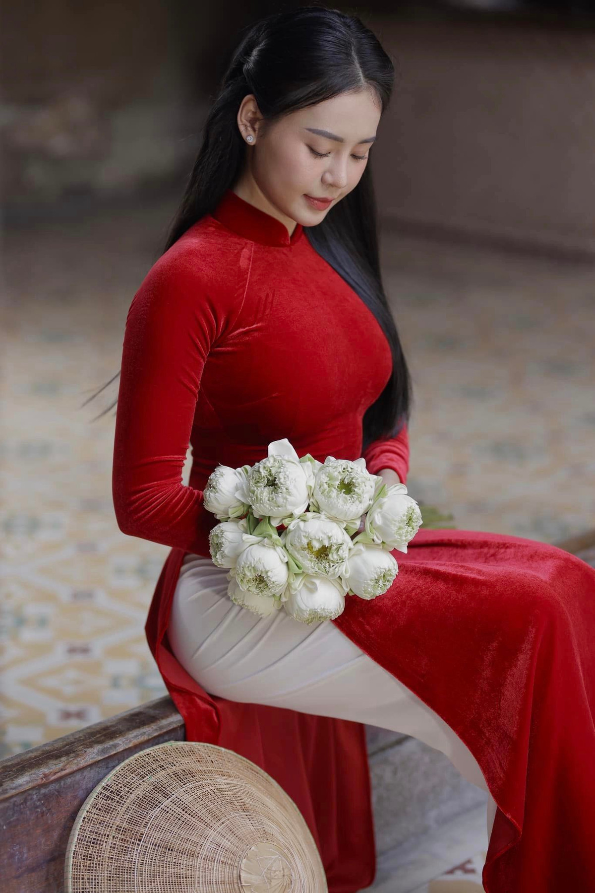 Người đẹp Phan Thiết có thần thái sắc sảo, quyến rũ. Cô nàng thường xuất hiện với góc nghiêng xinh đẹp.