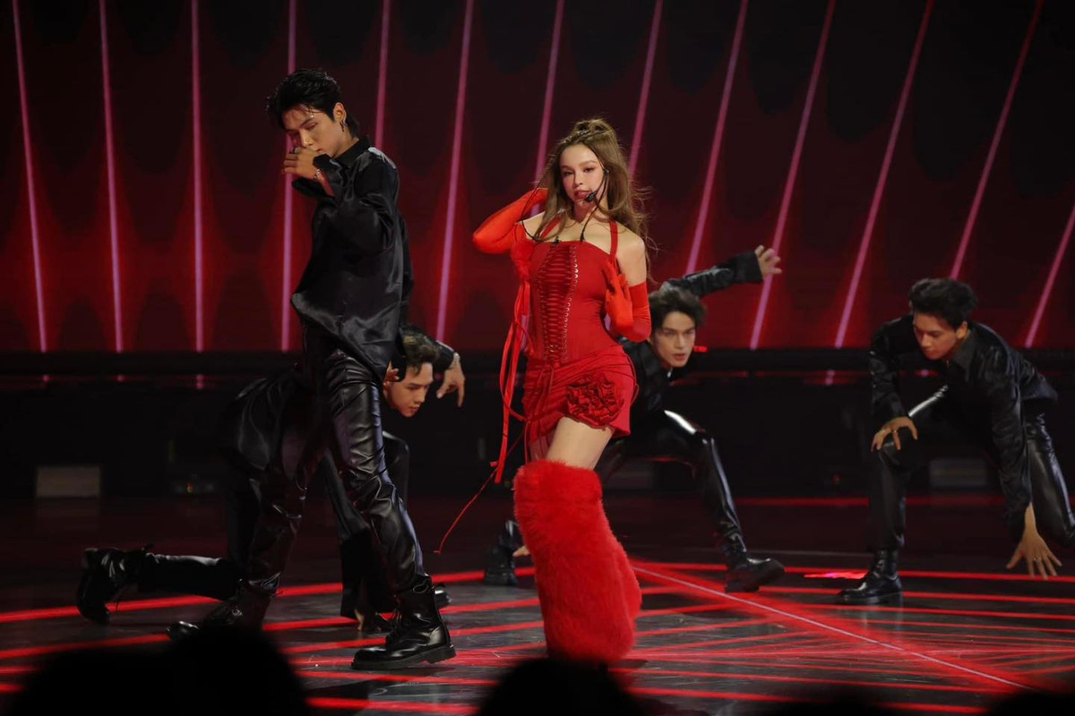 Nhờ màn trở lại showbiz ấn tượng nên cựu hot girl này được cư dân mạng quan tâm nhiều, kể cả cuộc sống làm dâu hào môn đáng ngưỡng mộ của cô.