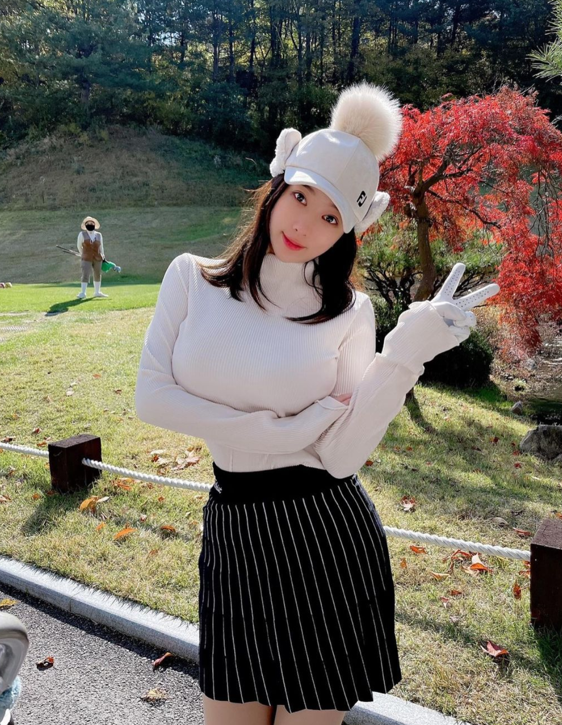 Người đẹp hiện nay bỗng trở thành đối tượng theo đuổi của nhiều chàng trai độc thân.