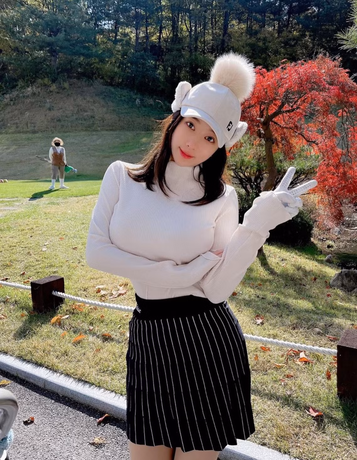 Người đẹp hiện nay bỗng trở thành đối tượng theo đuổi của nhiều chàng trai độc thân.