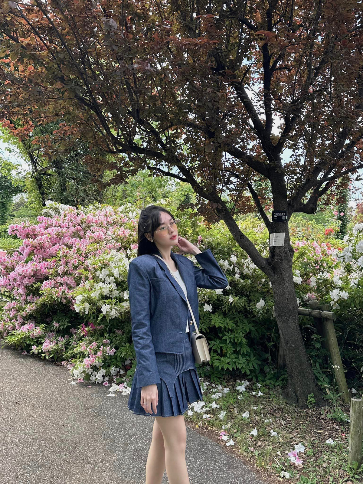 Dù không hoạt động showbiz sôi nổi nhưng người đẹp luôn nhận được sự quan tâm của công chúng bởi sắc vóc ấn tượng sau sinh.