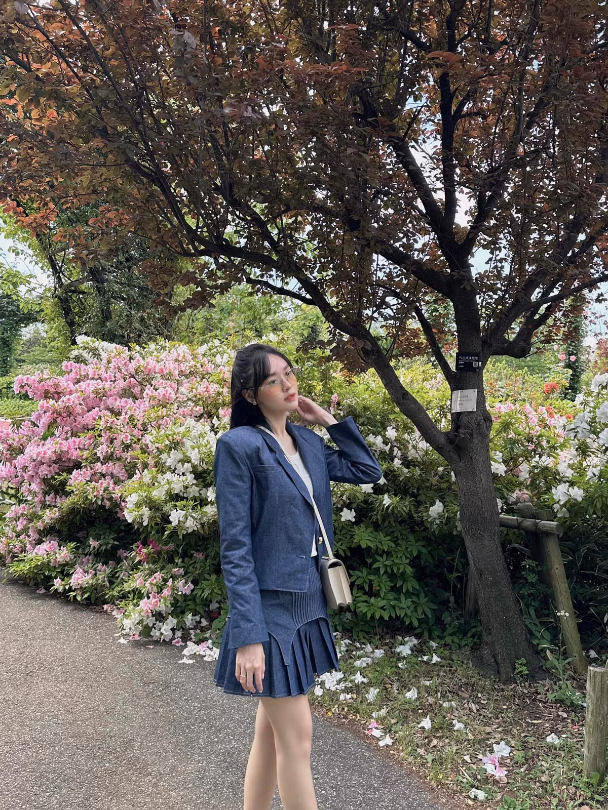 Dù không hoạt động showbiz sôi nổi nhưng người đẹp luôn nhận được sự quan tâm của công chúng bởi sắc vóc ấn tượng sau sinh.