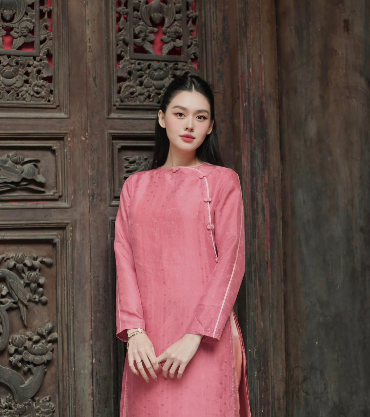 Tường San nhanh chóng lấy lại vóc dáng, xuất hiện trước công chúng ở những sự kiện về sắc đẹp.