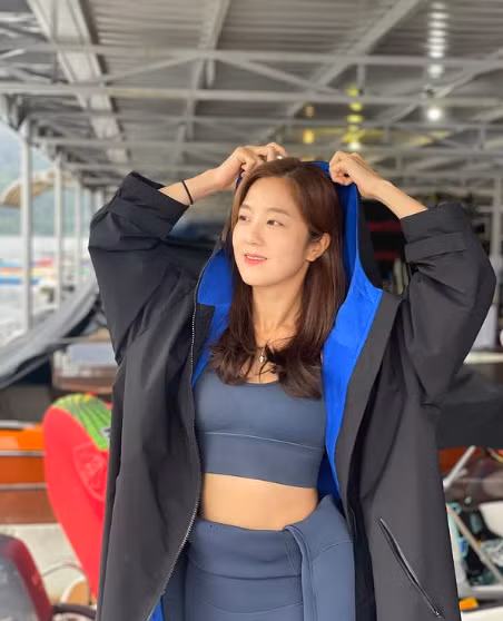 Hiện trên trang Instagram cá nhân của người đẹp thu hút hàng trăm ngàn người theo dõi và con số này không ngừng tăng lên.